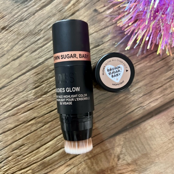 🆕 NUDESTIX Bronzer Highlighter in color Brown Sugar, Baby. - Picture 3 of 6